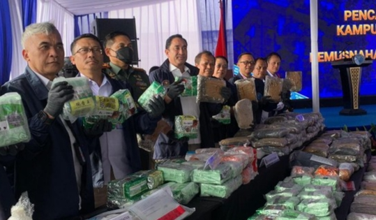 Perang Total Narkoba, BNN Hancurkan 113 Kg Sabu dan 5.044 Ekstasi – Bongkar Lab Gelap